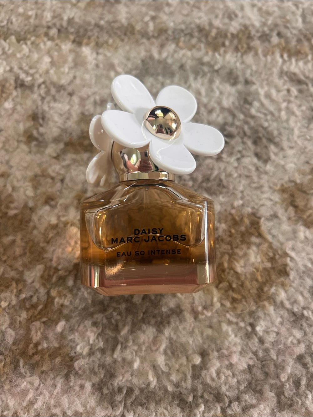 Marc Jacob’s daisy eau so intense perfume